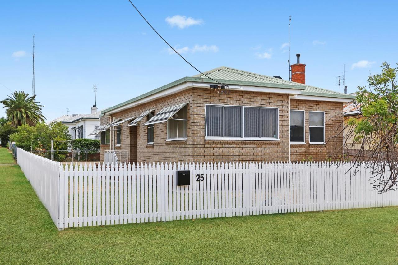 King'S Park Vila Tamworth Exterior foto